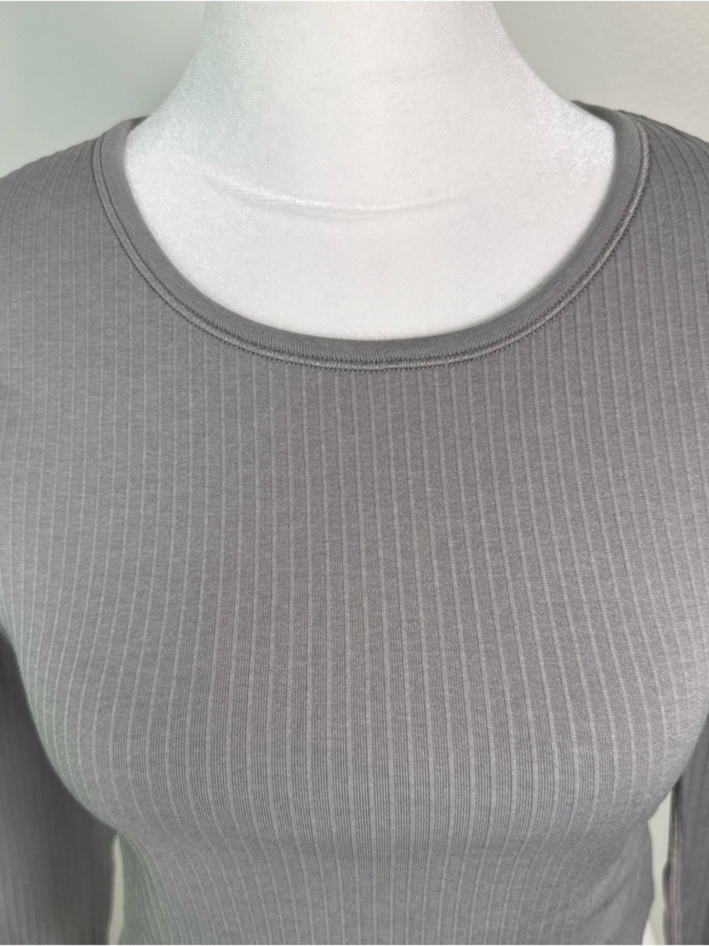 Lululemon Ebb to Street Long Sleeve Top Size 6 Gull Gray Crop Ribbed Fitted Yoga - Picture 3 of 7